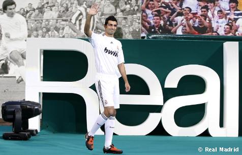 Albiol, presentado en el Bernabéu