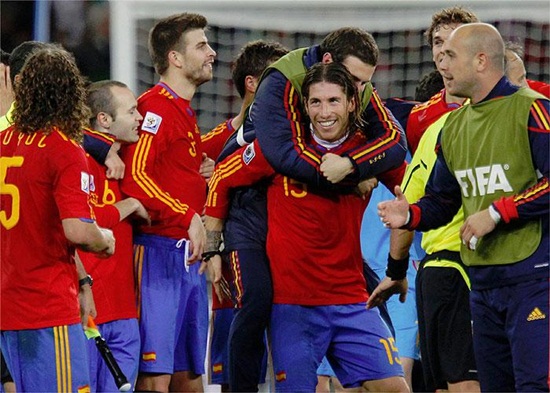 España pasa a cuartos de final