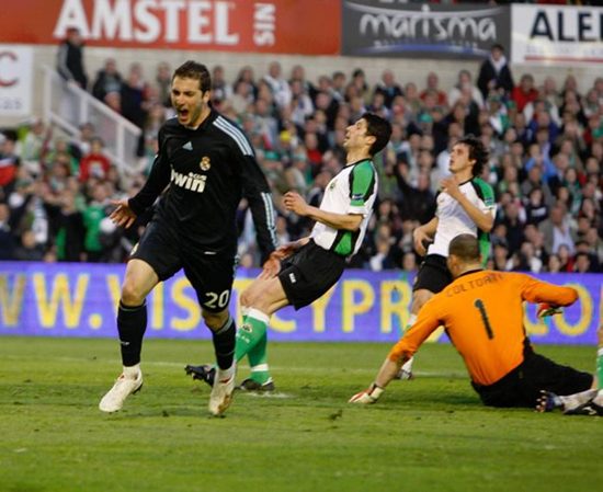 Higuaín y Cristiano meten miedo al Barça