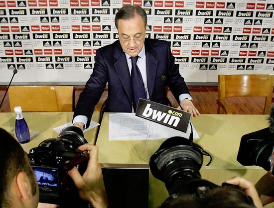 Florentino Pérez anuncia la salida de Jorge Valdano