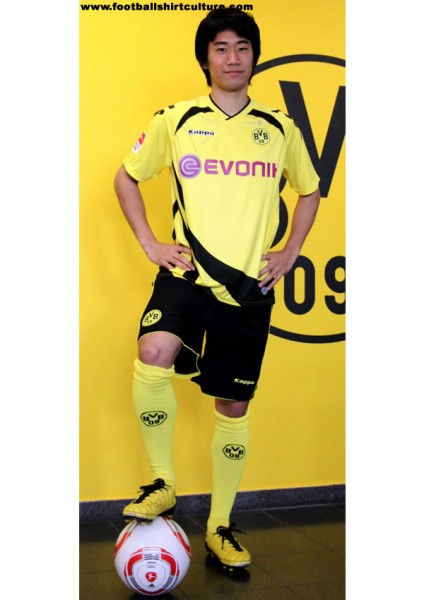 borussia-dortmund-2010-kappa-Christmas-shirt-2.jpg