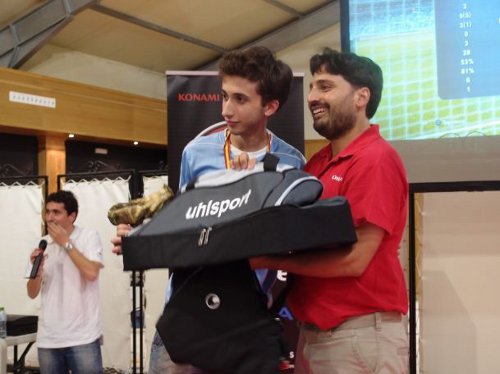 PES 2013: Pau Lara revalida su título como campeón de España