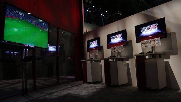 Zona para probar PES 2014 en el E3